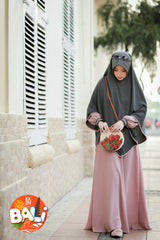 Trendy Rattan Bag with Printed Motif